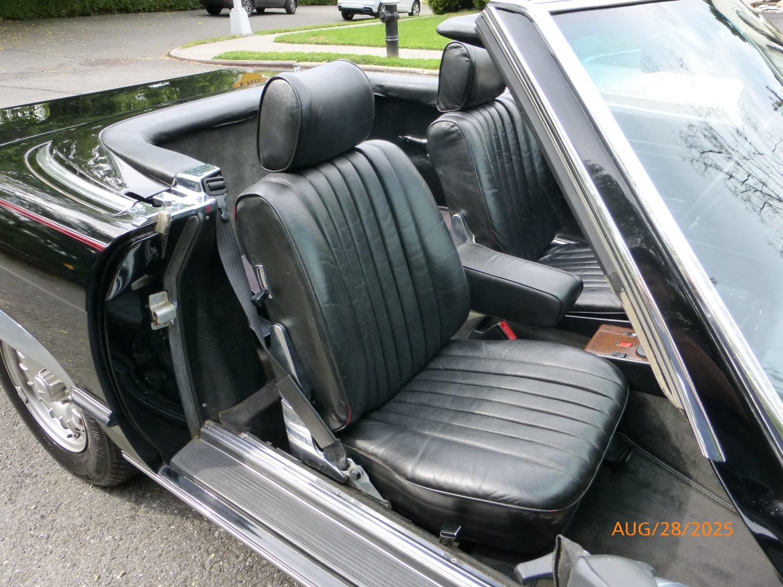 Mercedes-Benz-SL-Class-1982-Convertible-17