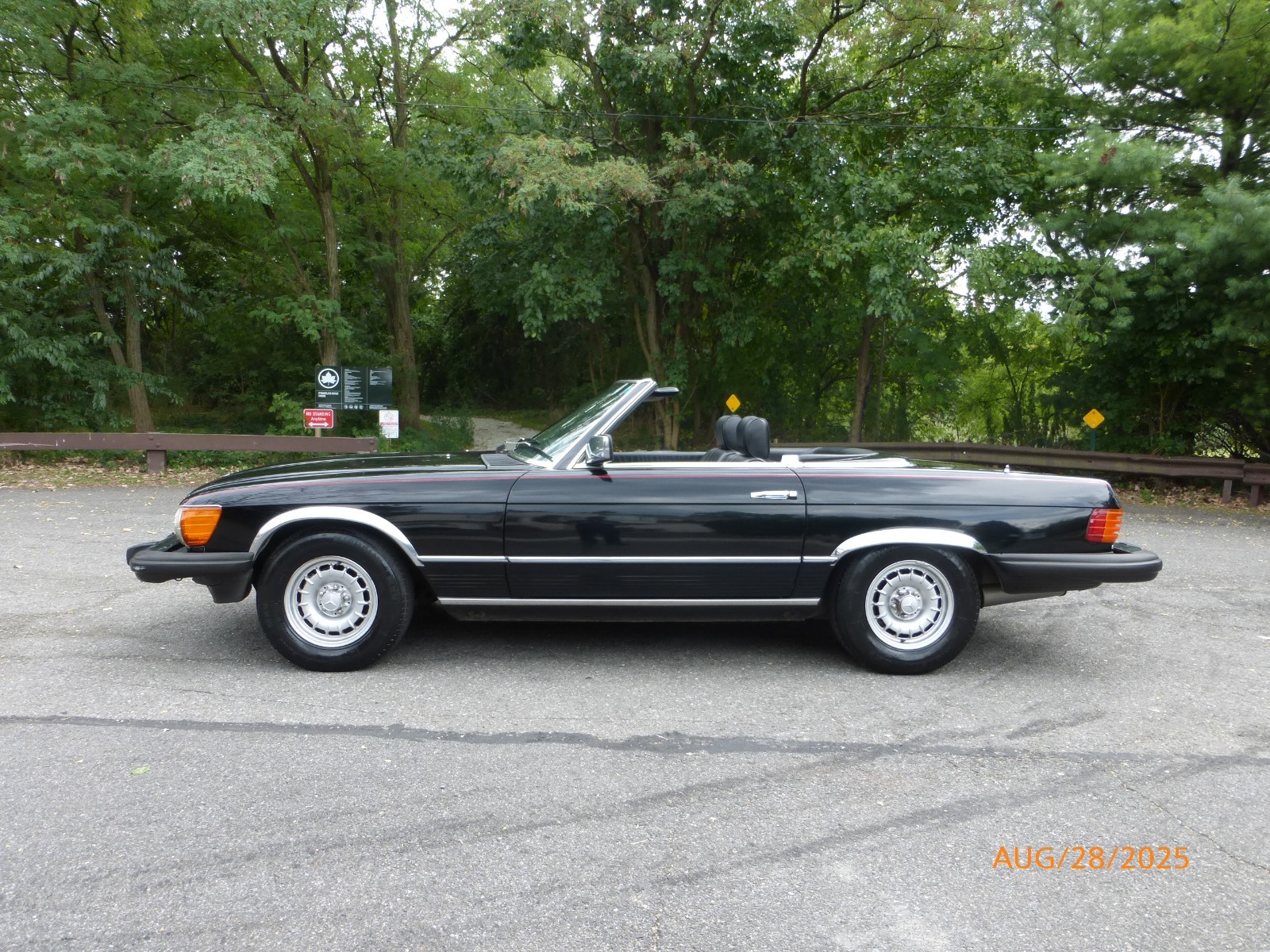 Mercedes-Benz-SL-Class-1982-Convertible-2