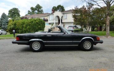 Mercedes-Benz-SL-Class-1982-Convertible-4