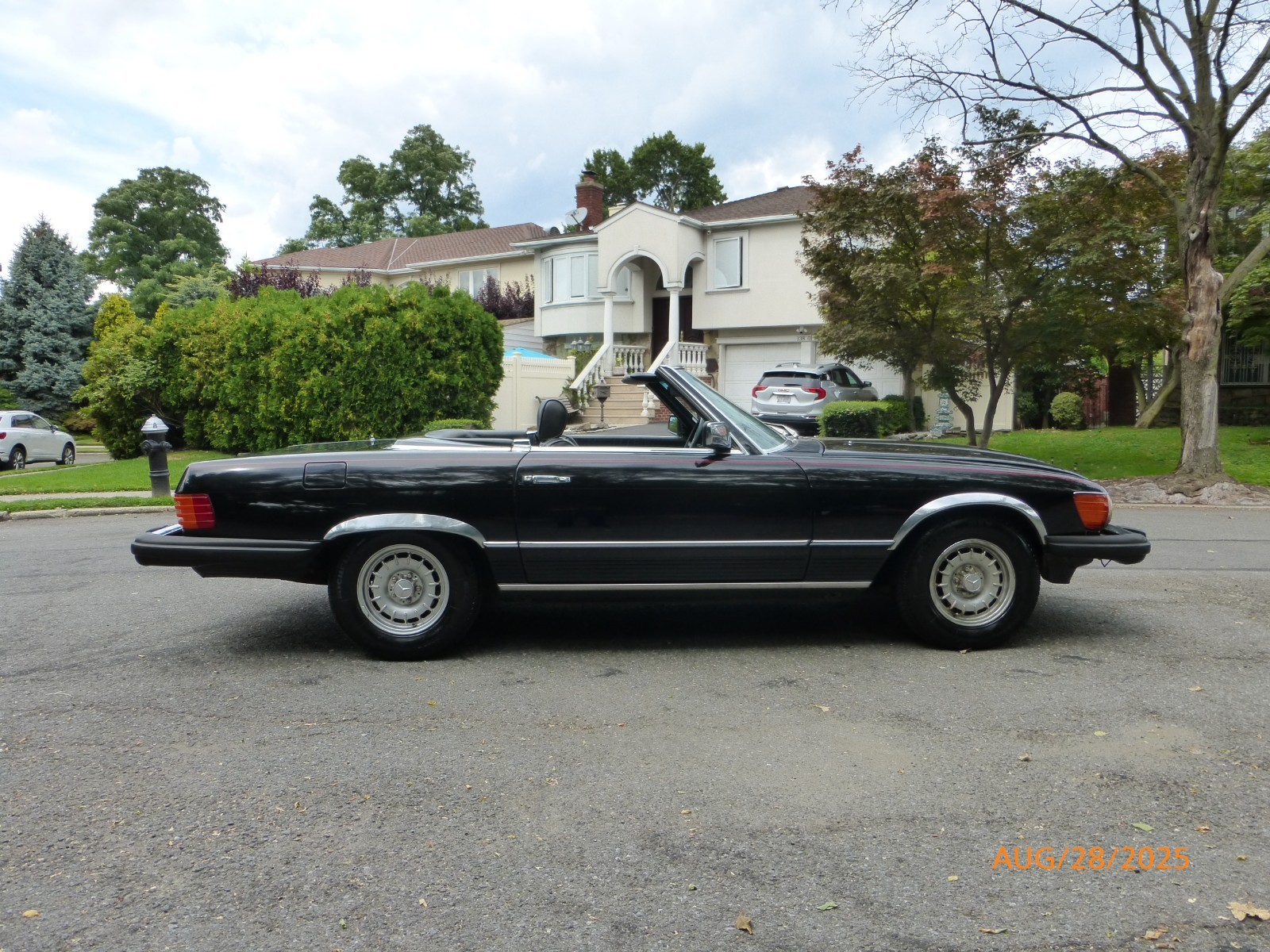 Mercedes-Benz-SL-Class-1982-Convertible-4