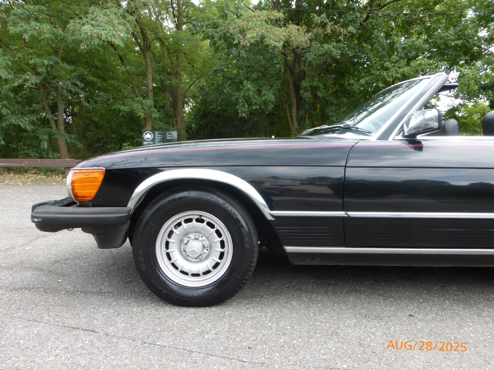 Mercedes-Benz-SL-Class-1982-Convertible-8