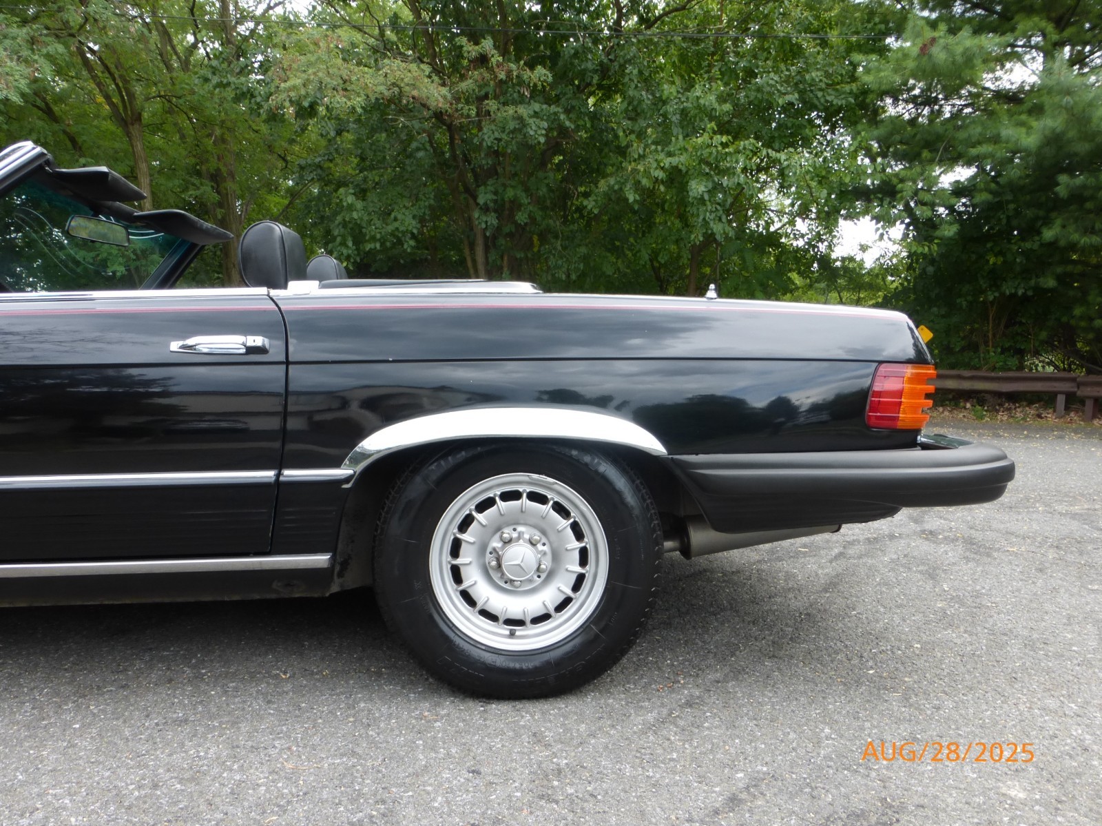Mercedes-Benz-SL-Class-1982-Convertible-9