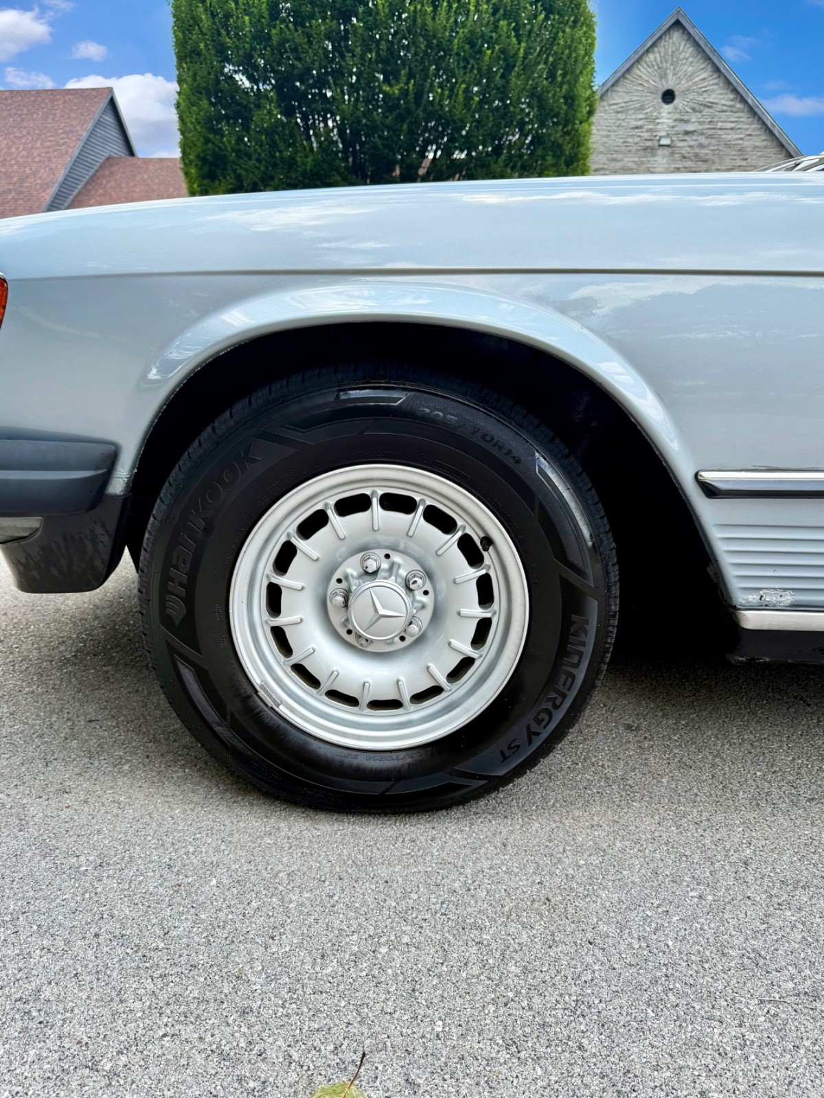 Mercedes-Benz-SL-Class-1983-Convertible-11