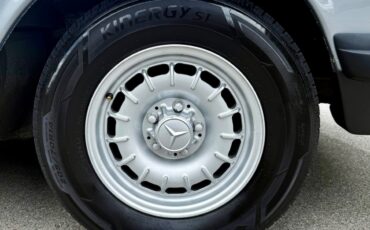 Mercedes-Benz-SL-Class-1983-Convertible-14