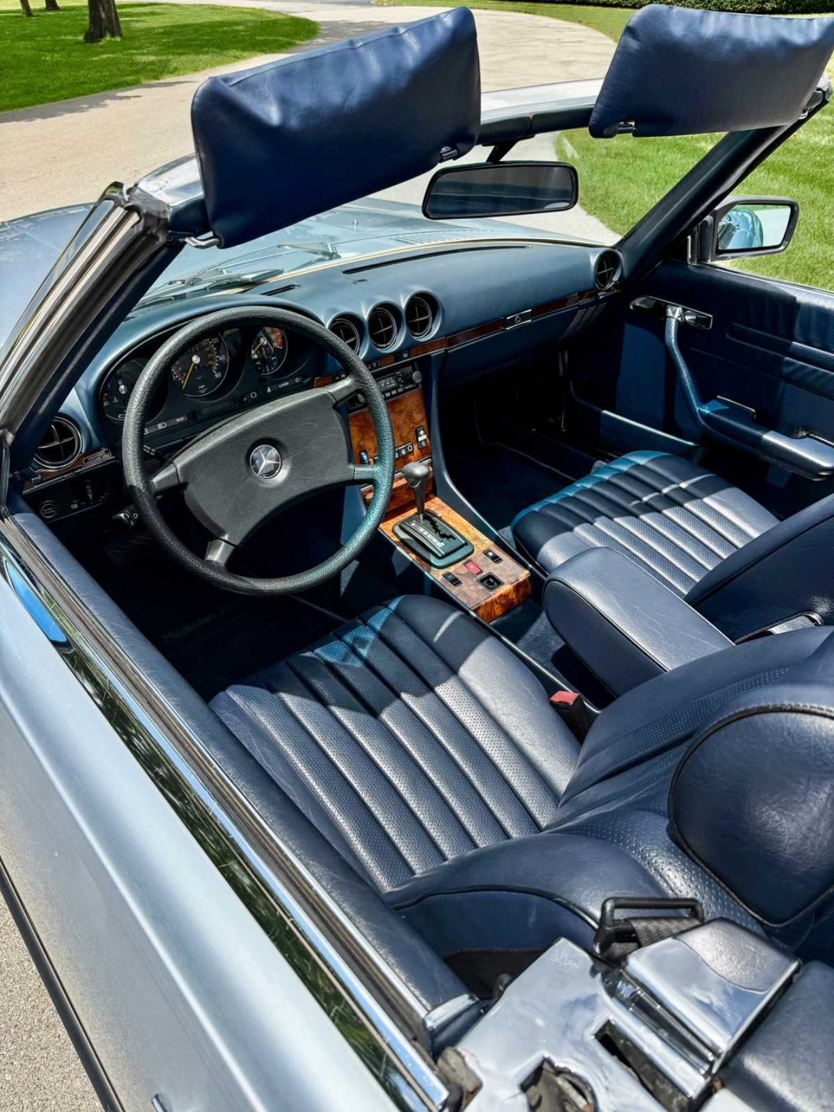 Mercedes-Benz-SL-Class-1983-Convertible-15