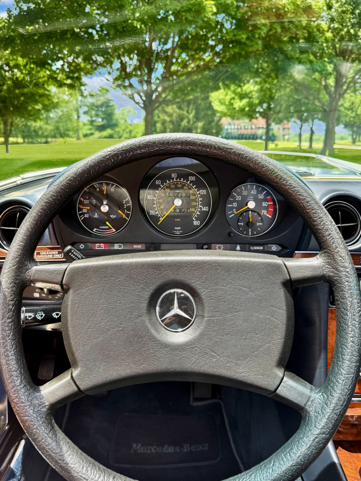 Mercedes-Benz-SL-Class-1983-Convertible-17