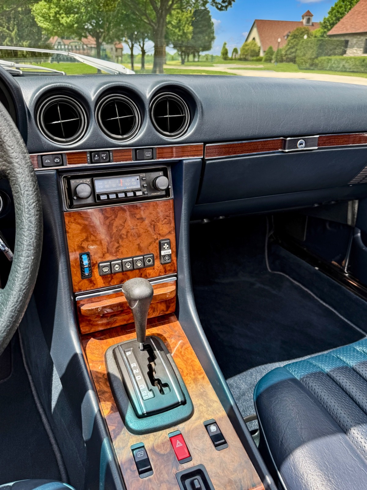 Mercedes-Benz-SL-Class-1983-Convertible-18
