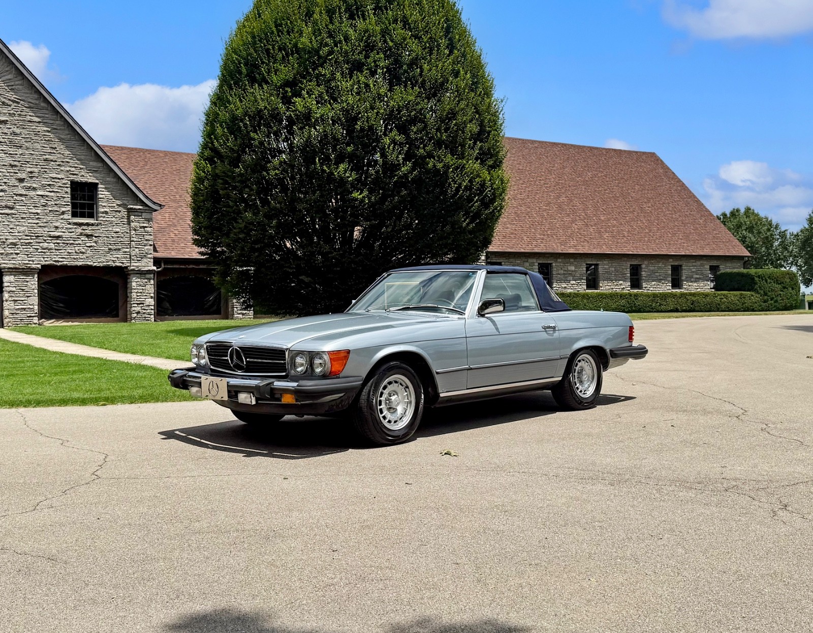 Mercedes-Benz-SL-Class-1983-Convertible-3