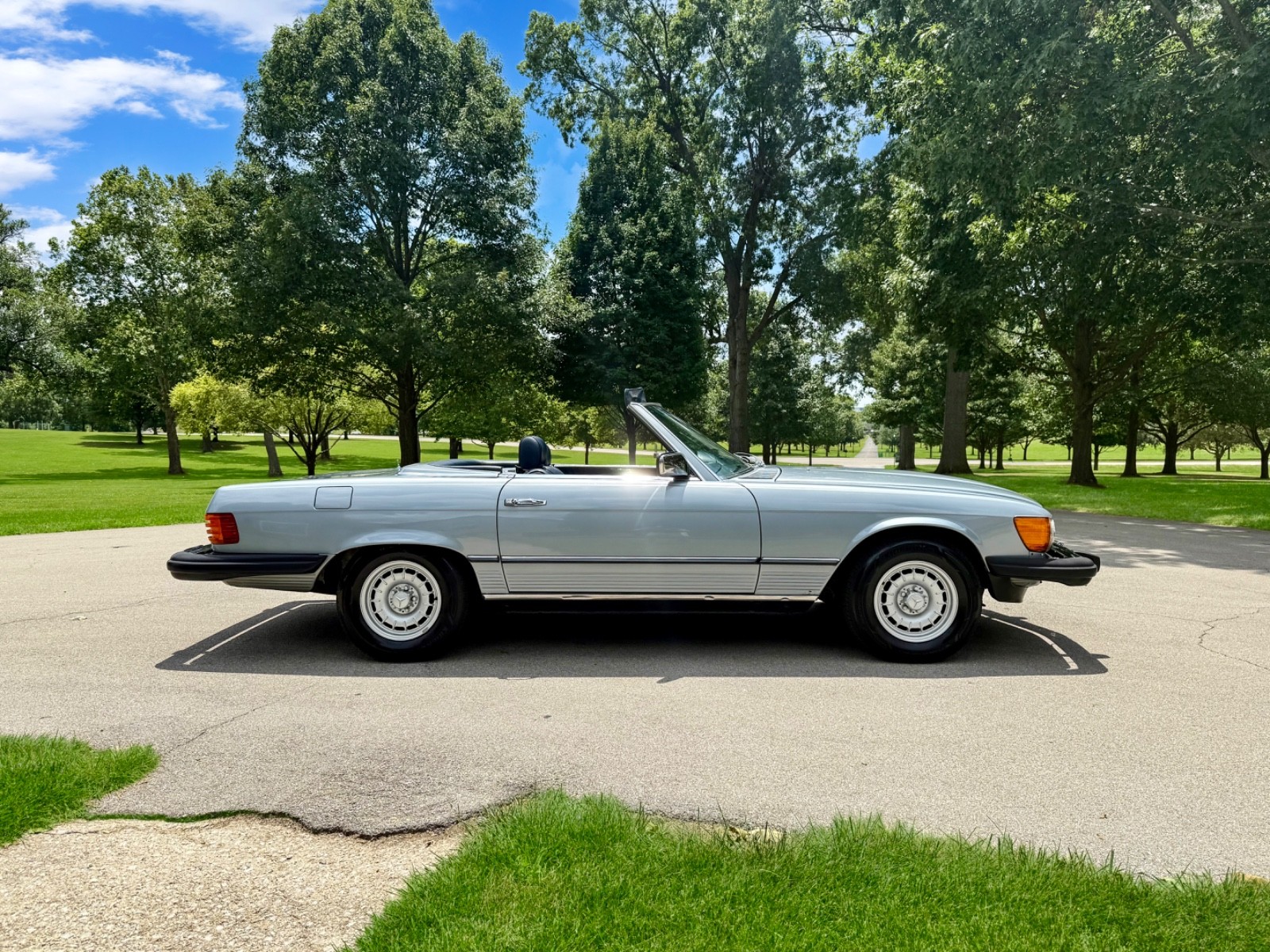 Mercedes-Benz-SL-Class-1983-Convertible-4
