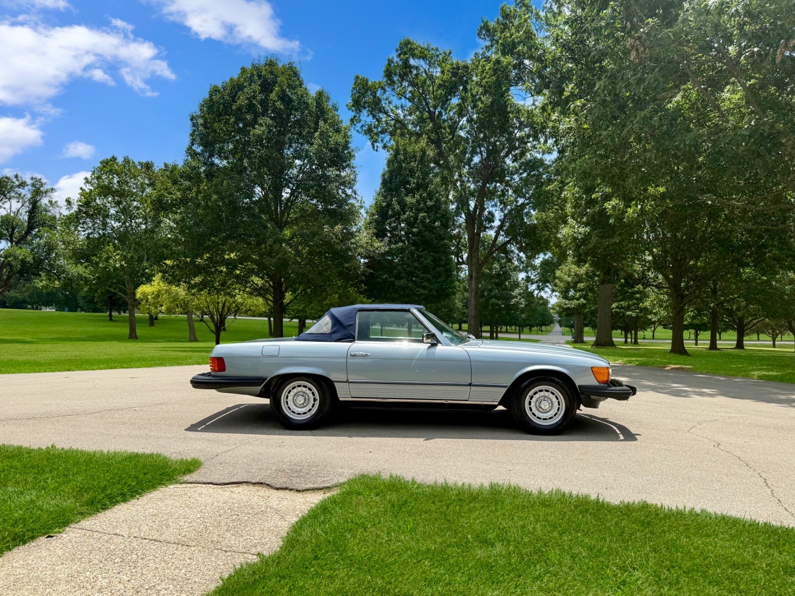 Mercedes-Benz-SL-Class-1983-Convertible-5