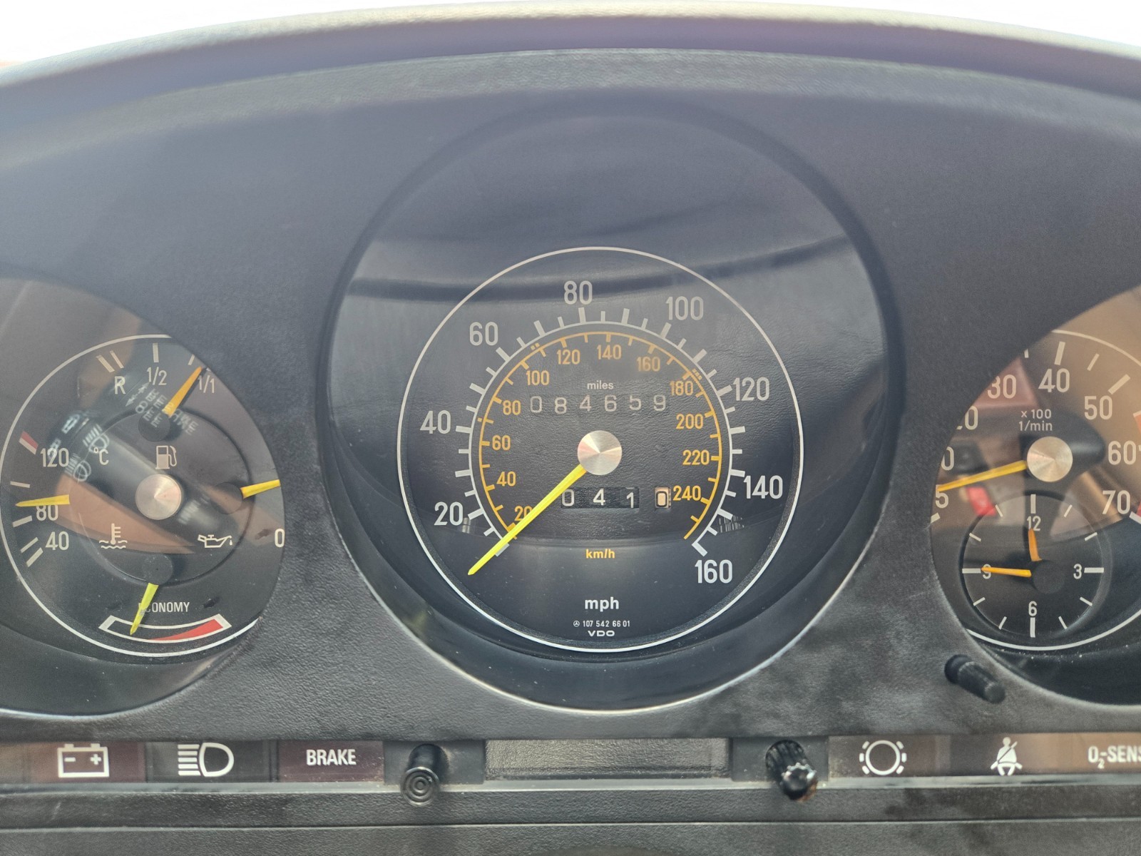 Mercedes-Benz-SL-Class-1984-Convertible-11