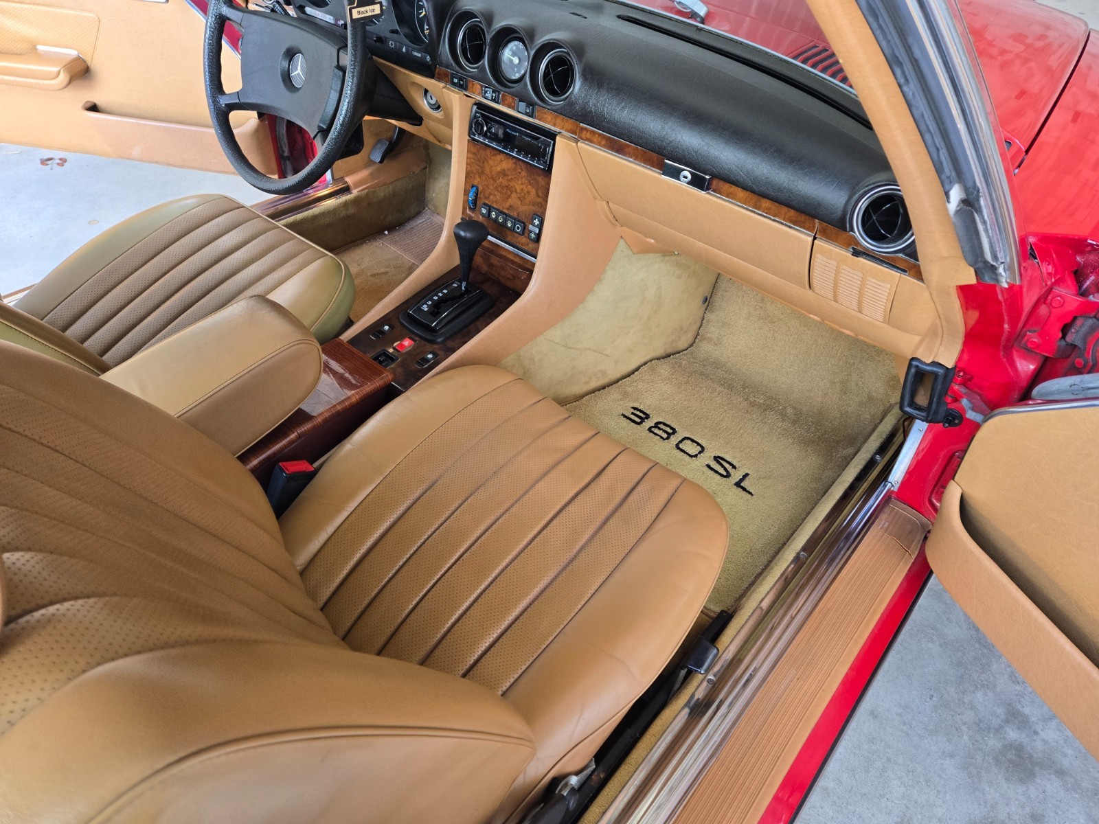 Mercedes-Benz-SL-Class-1984-Convertible-12