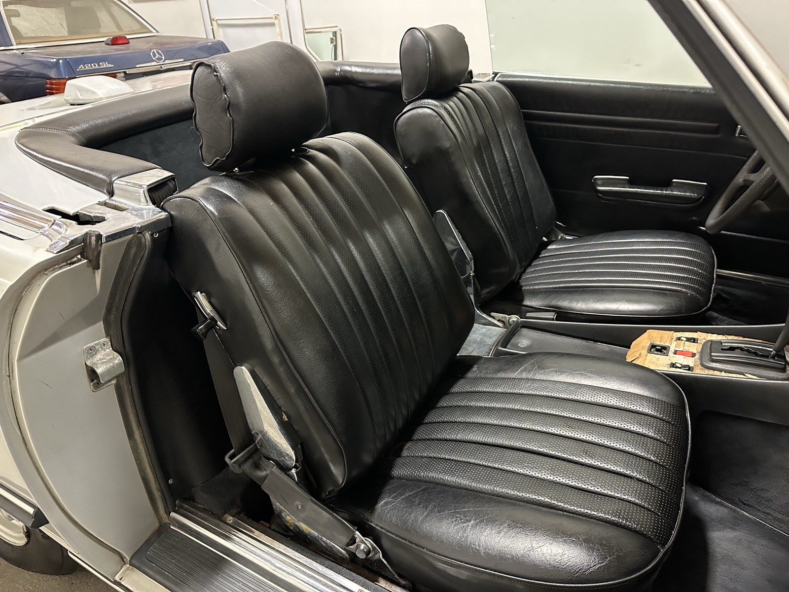 Mercedes-Benz-SL-Class-1984-Convertible-16