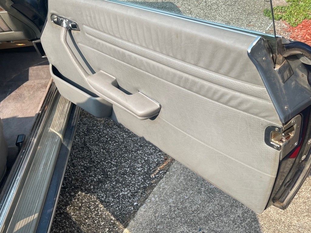 Mercedes-Benz-SL-Class-1984-Convertible-17