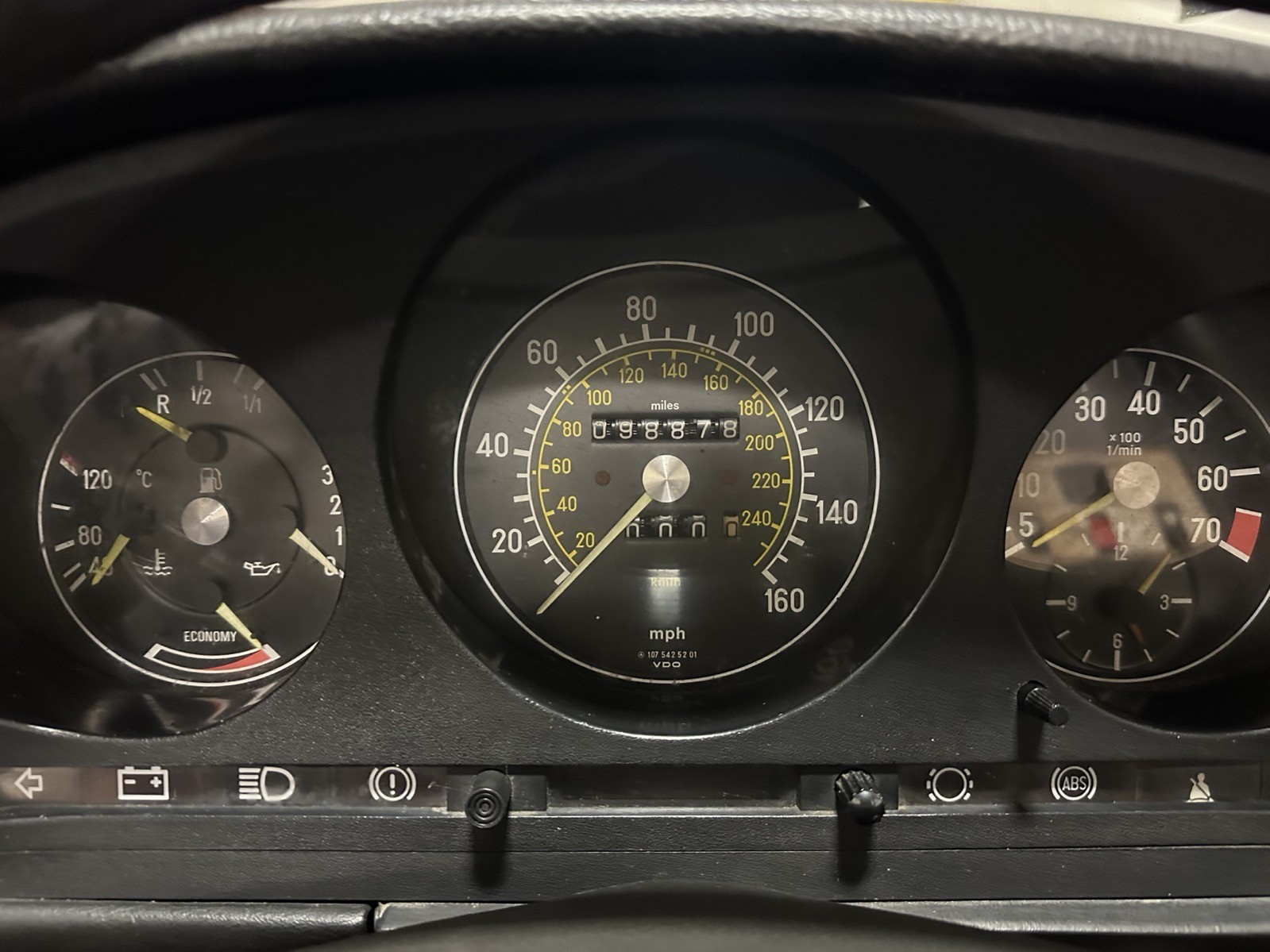 Mercedes-Benz-SL-Class-1984-Convertible-19