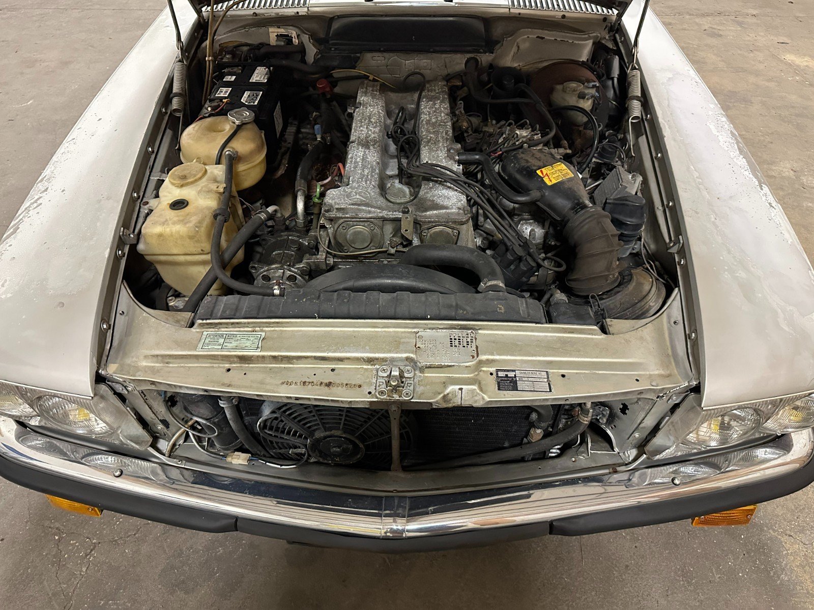 Mercedes-Benz-SL-Class-1984-Convertible-27