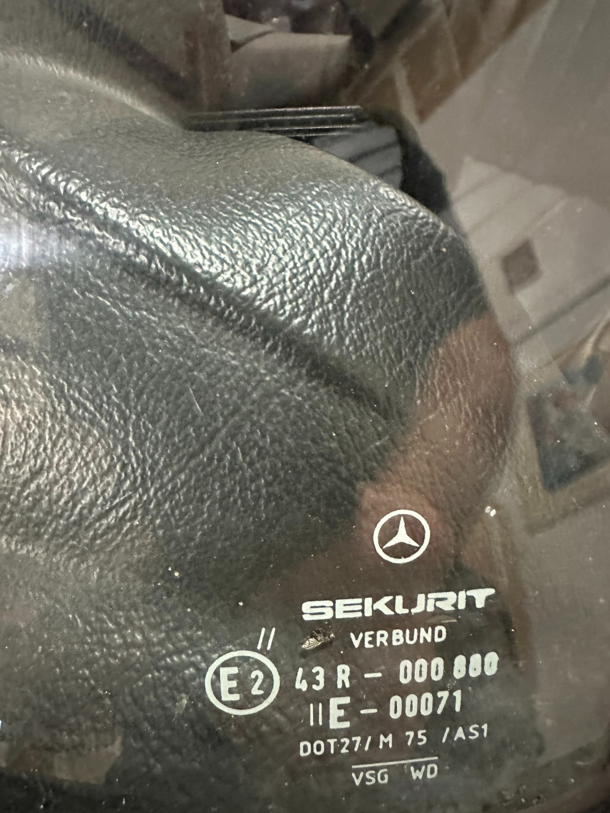 Mercedes-Benz-SL-Class-1984-Convertible-31