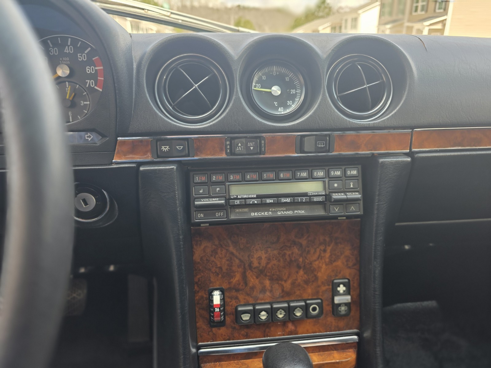 Mercedes-Benz-SL-Class-1985-Convertible-14