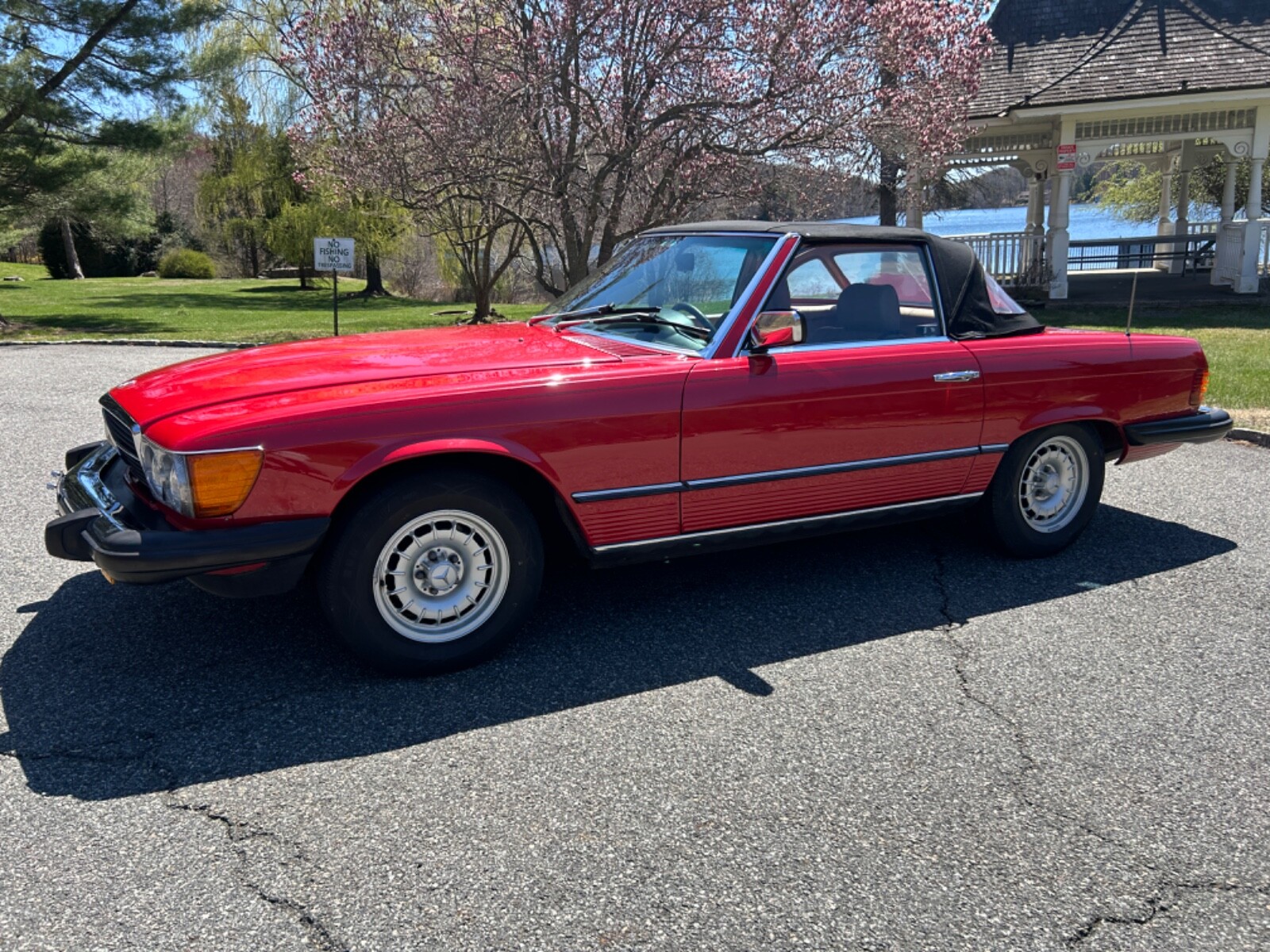 Mercedes-Benz-SL-Class-1985-Convertible-38