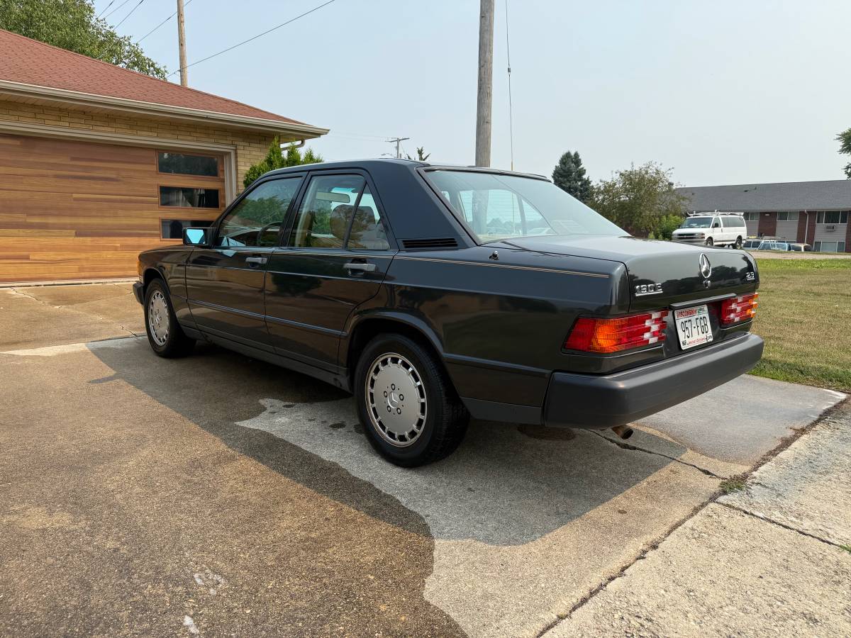 Mercedes-benz-190-190e-2.6-1988-13