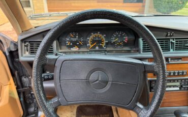 Mercedes-benz-190-190e-2.6-1988-16