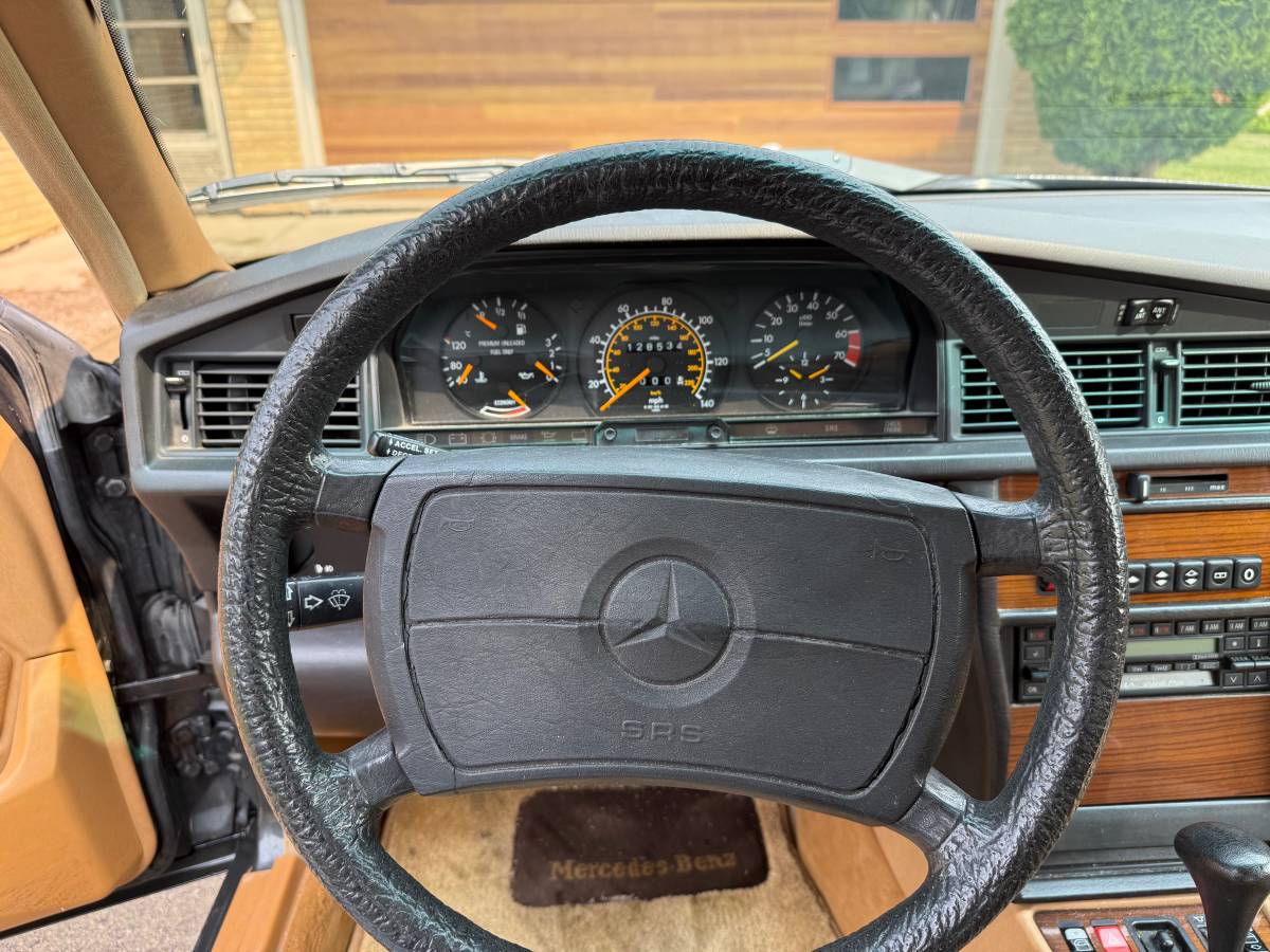 Mercedes-benz-190-190e-2.6-1988-16