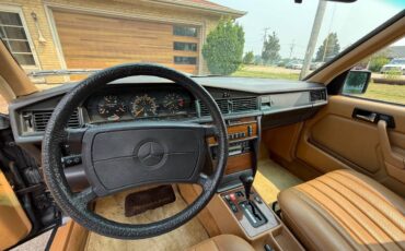 Mercedes-benz-190-190e-2.6-1988-17