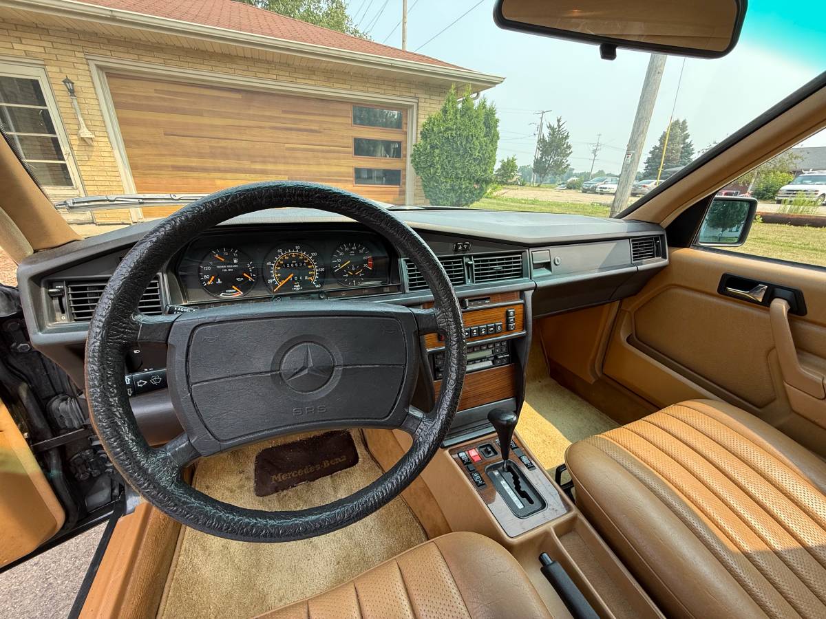 Mercedes-benz-190-190e-2.6-1988-17