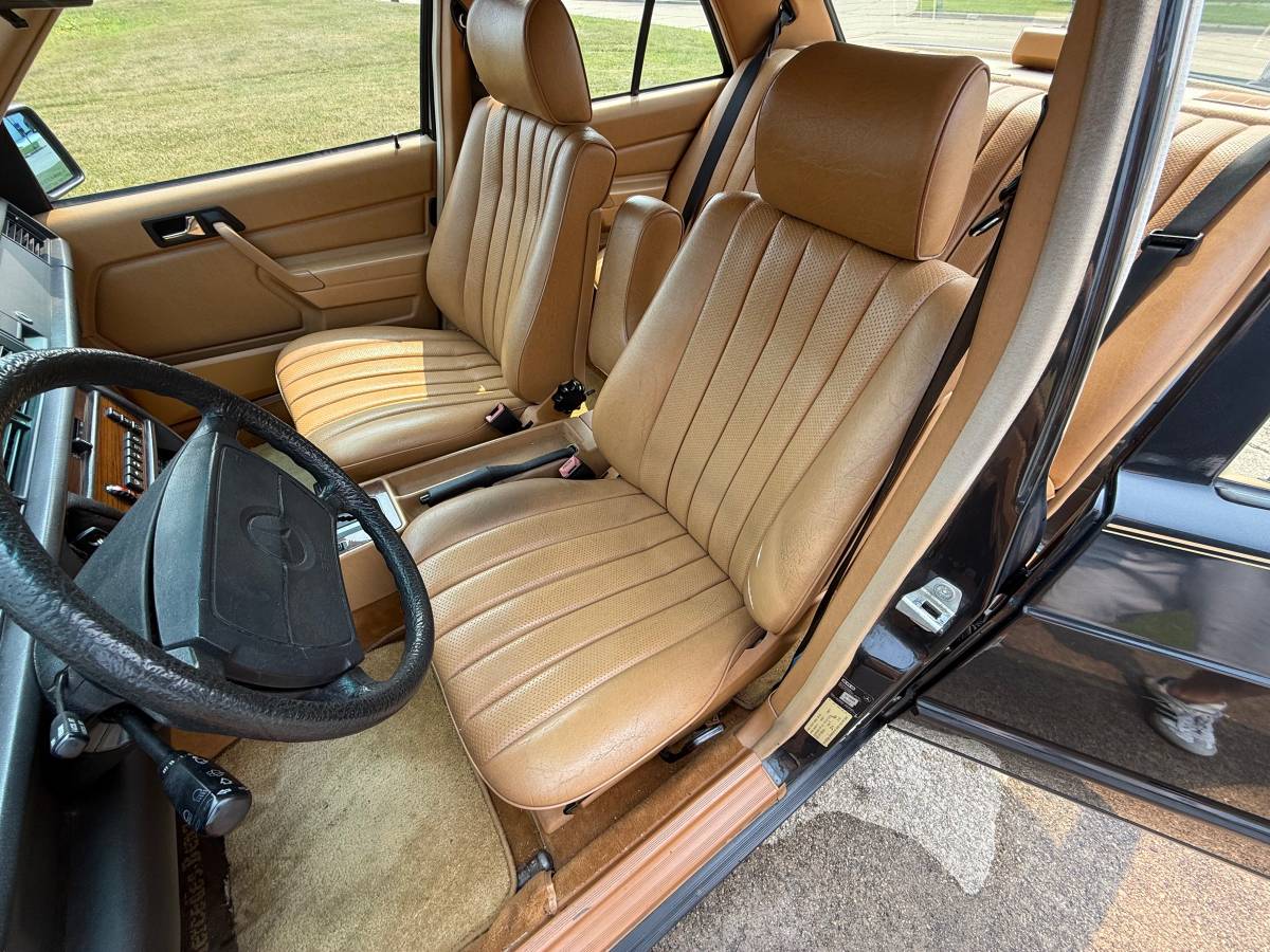 Mercedes-benz-190-190e-2.6-1988-18
