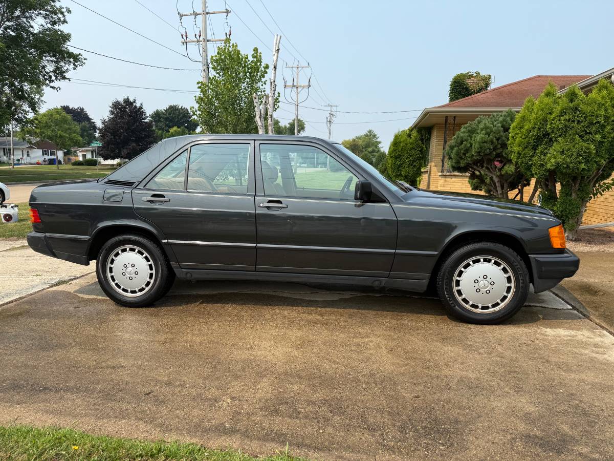 Mercedes-benz-190-190e-2.6-1988-3
