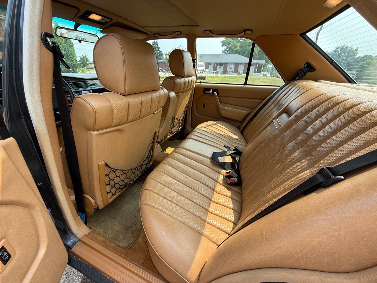 Mercedes-benz-190-190e-2.6-1988-4