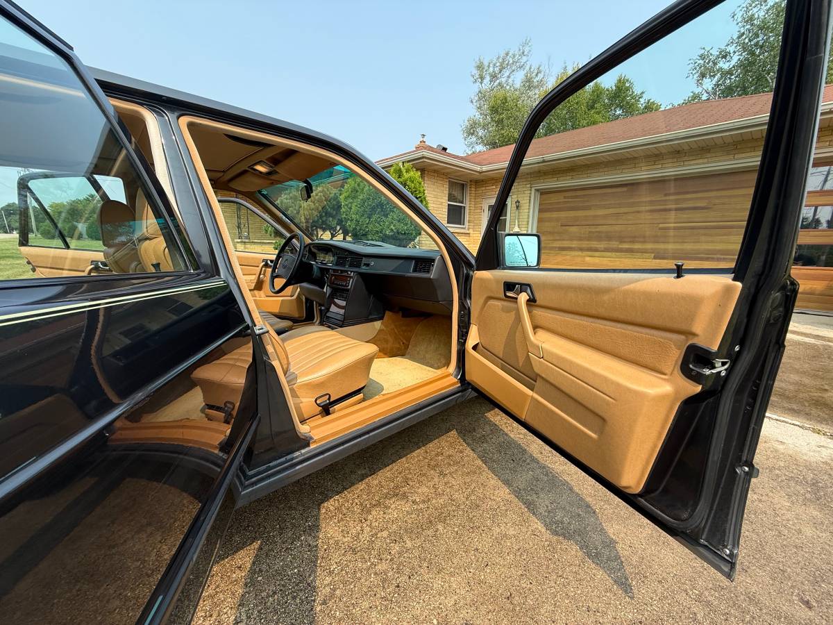 Mercedes-benz-190-190e-2.6-1988-5