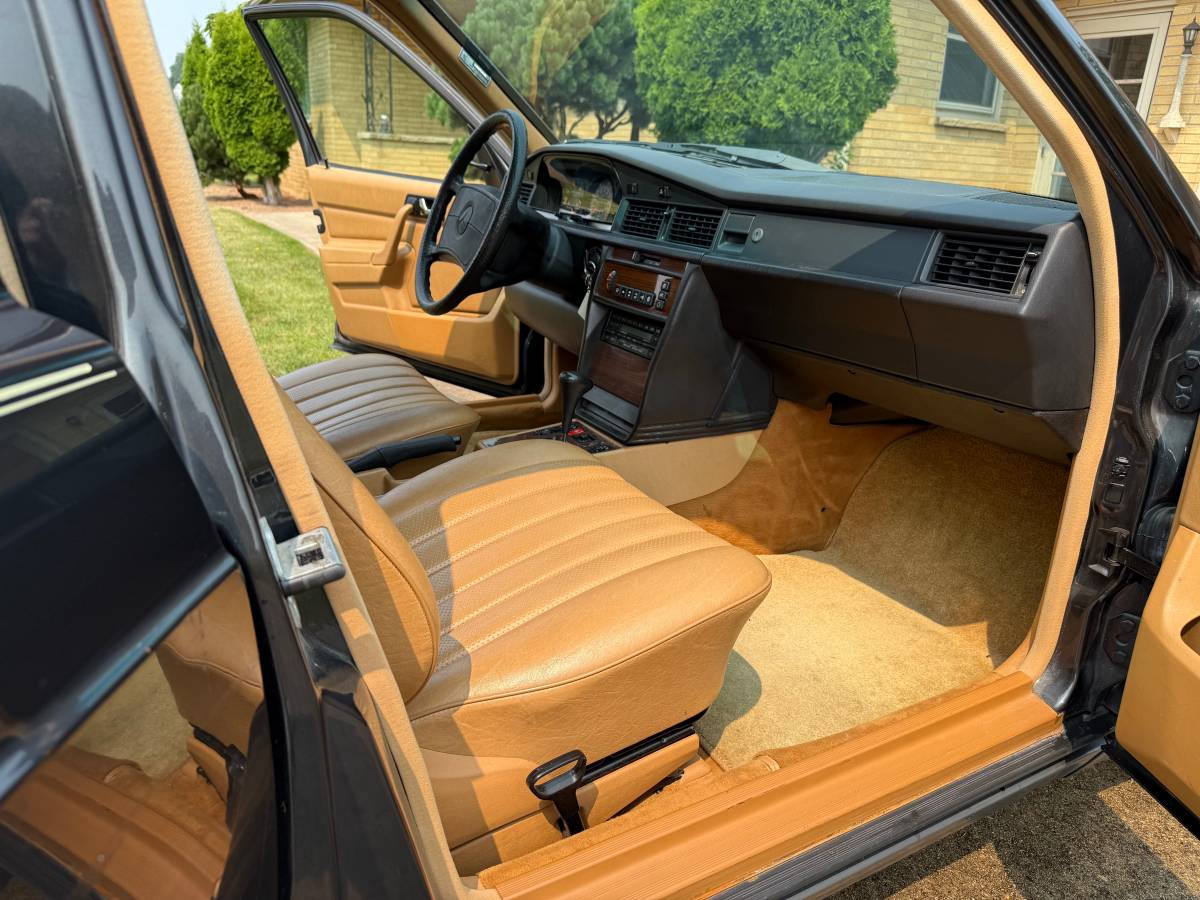 Mercedes-benz-190-190e-2.6-1988-6