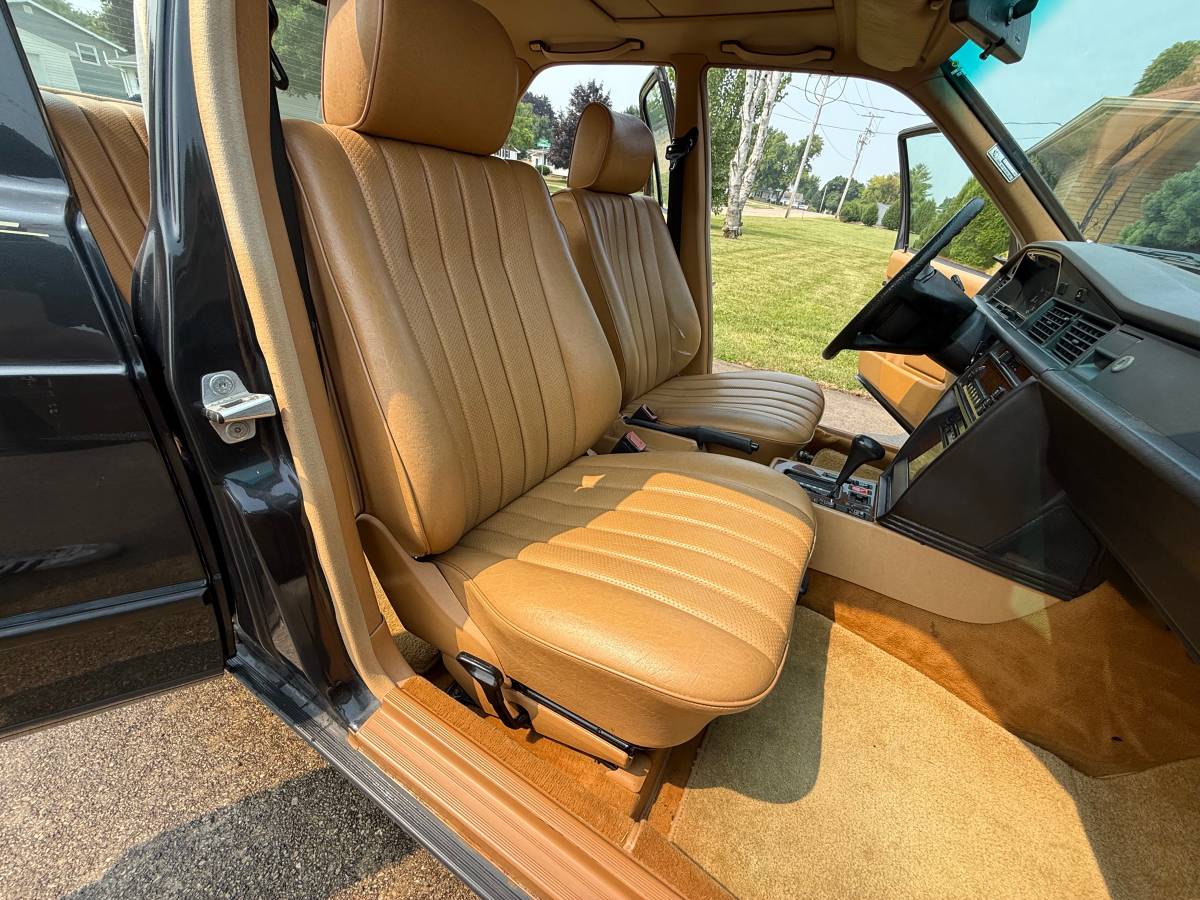 Mercedes-benz-190-190e-2.6-1988-7