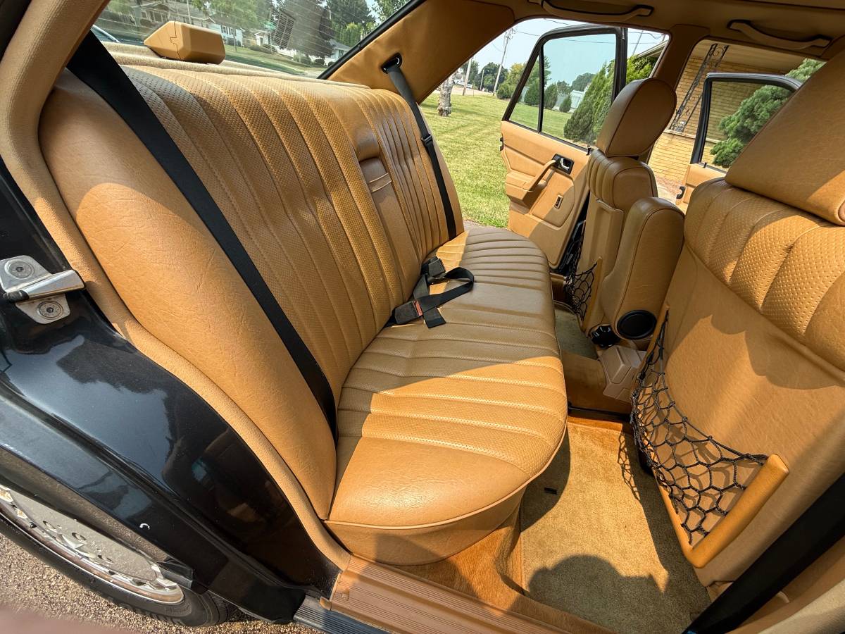 Mercedes-benz-190-190e-2.6-1988-8