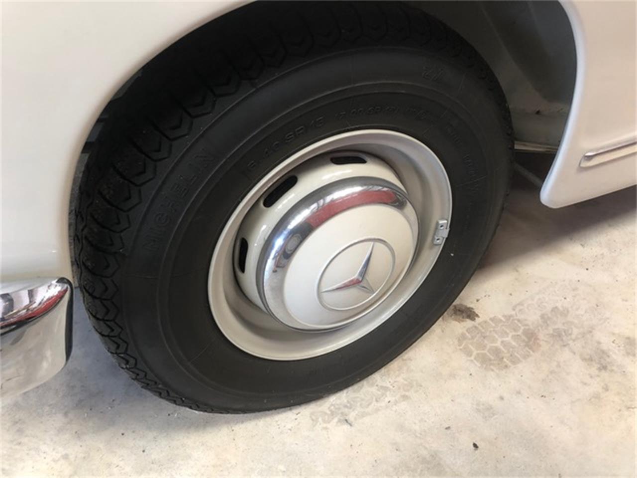 Mercedes-benz-190-1961-Pearl-Red-14