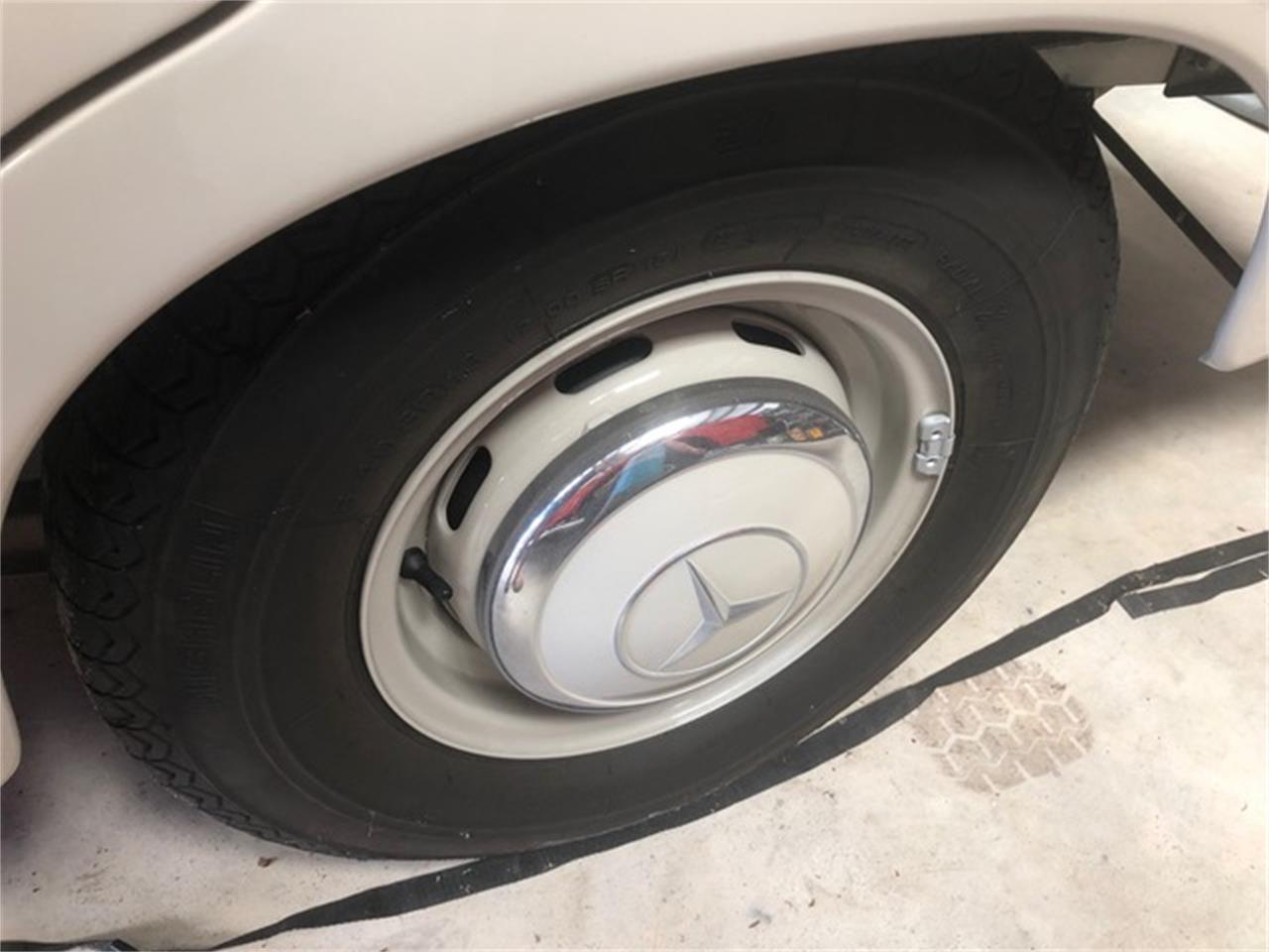 Mercedes-benz-190-1961-Pearl-Red-16