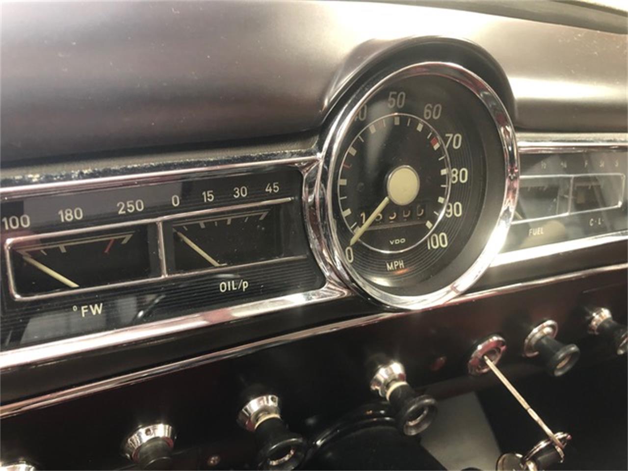 Mercedes-benz-190-1961-Pearl-Red-32