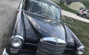 Mercedes-benz-190-1964-Black-Red-1