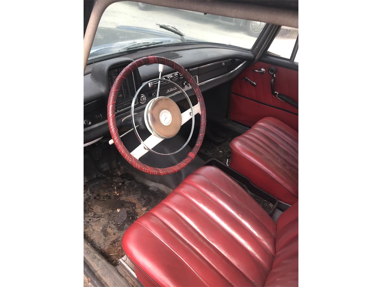 Mercedes-benz-190-1964-Black-Red-4