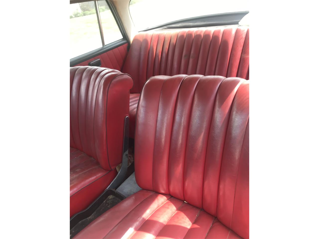 Mercedes-benz-190-1964-Black-Red-5