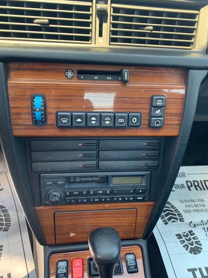 Mercedes-benz-190-e-1993-black-13
