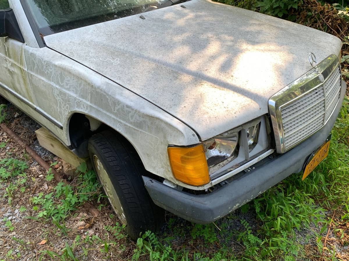 Mercedes-benz-190-series-diesel-1986-white-1
