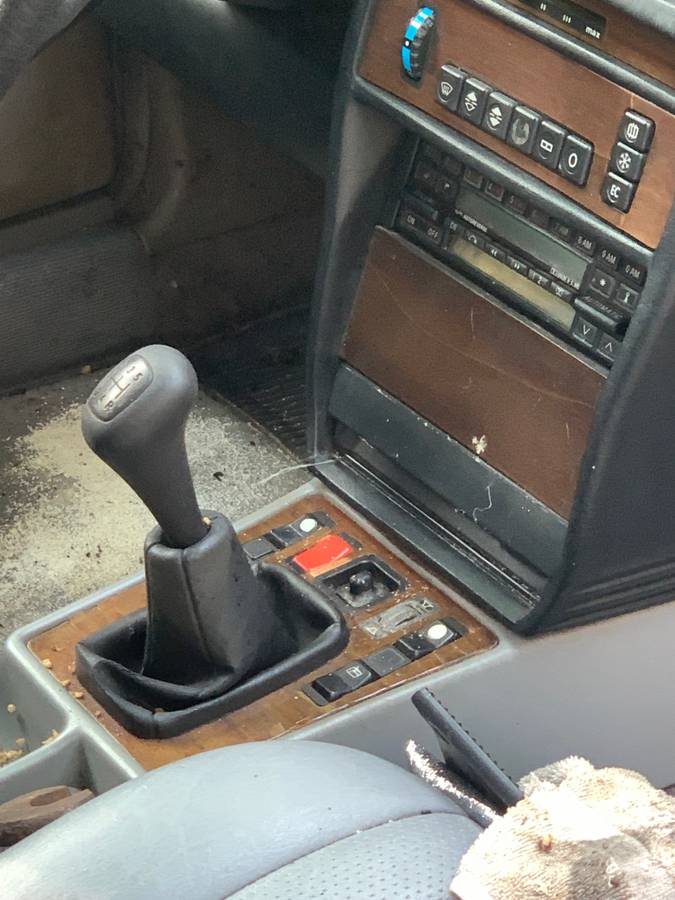 Mercedes-benz-190-series-diesel-1986-white-2