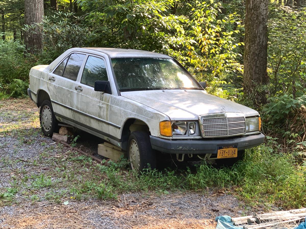 Mercedes-benz-190-series-diesel-1986-white