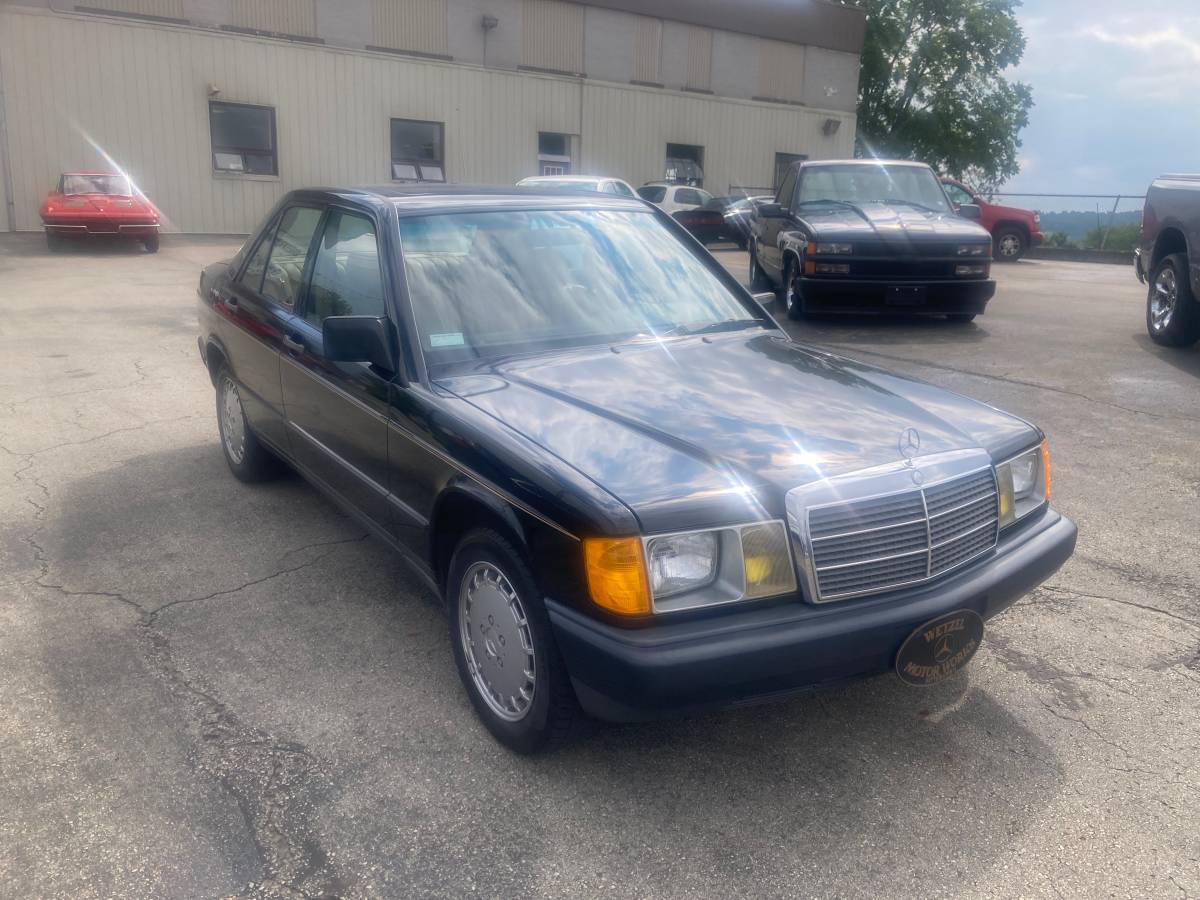 Mercedes-benz-190e-1985-1