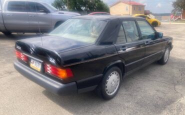 Mercedes-benz-190e-1985-2
