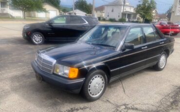 Mercedes-benz-190e-1985