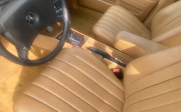 Mercedes-benz-190e-1985-5