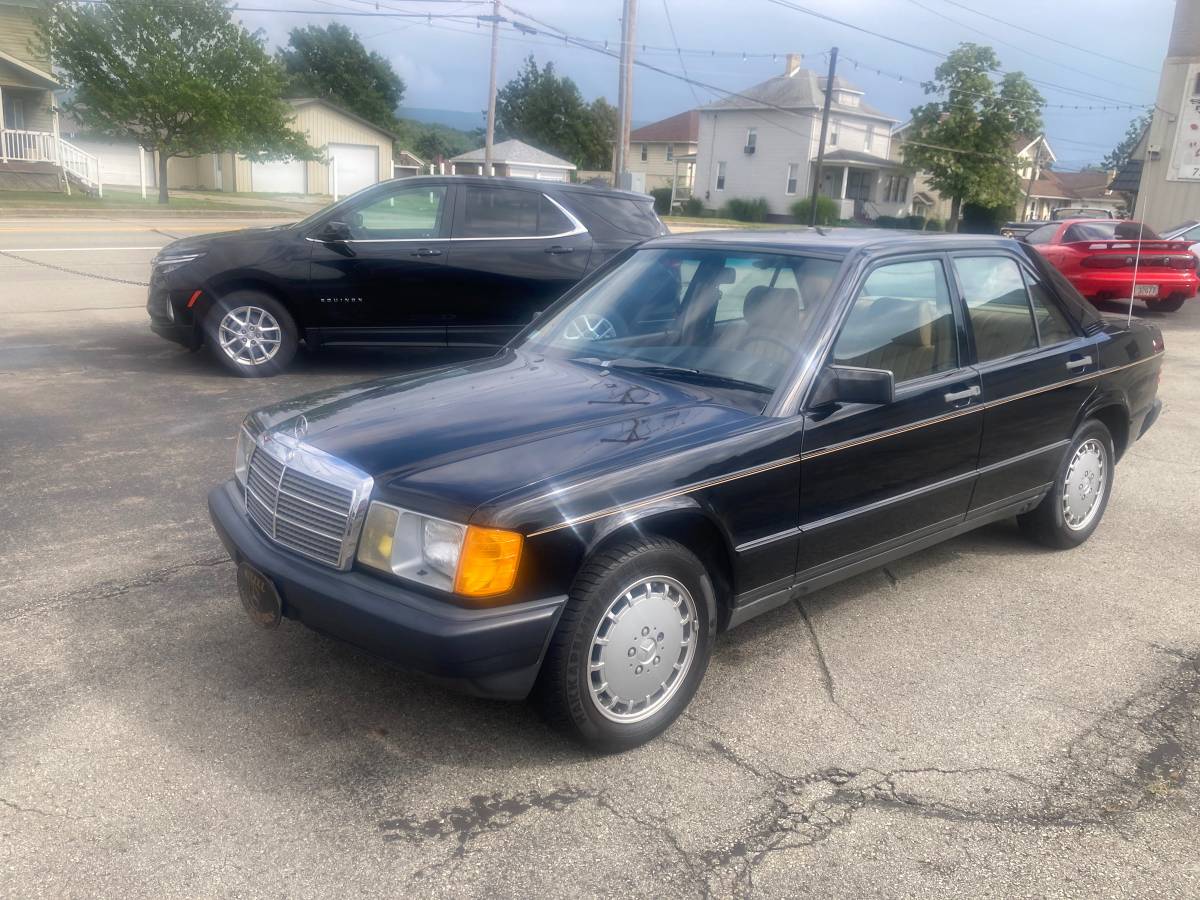 Mercedes-benz-190e-1985